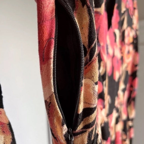 Free People Sz 2 Mini Dress Tegan Floral Swing Bell Sleeve Black Combo EUC - Picture 16 of 16